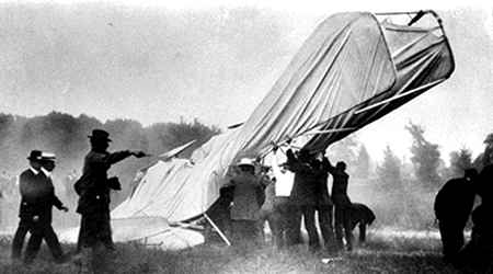 World's first airplane fatality, at PlaneCrashInfo.com.
