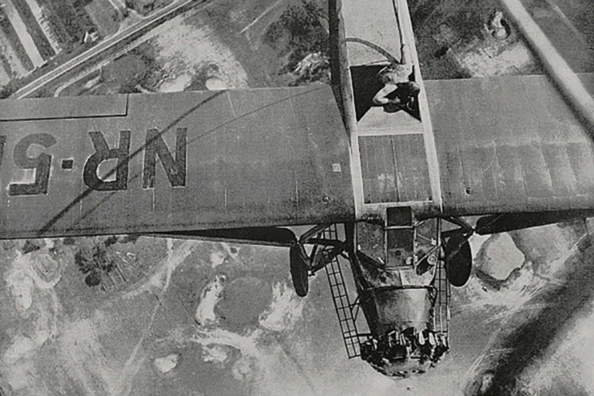 John and Kenneth Hunter&rsquo;s “City of Chicago” as seen from the refueling plane above. Note the catwalk extending on either side of the fuselage from cockpit to engine.