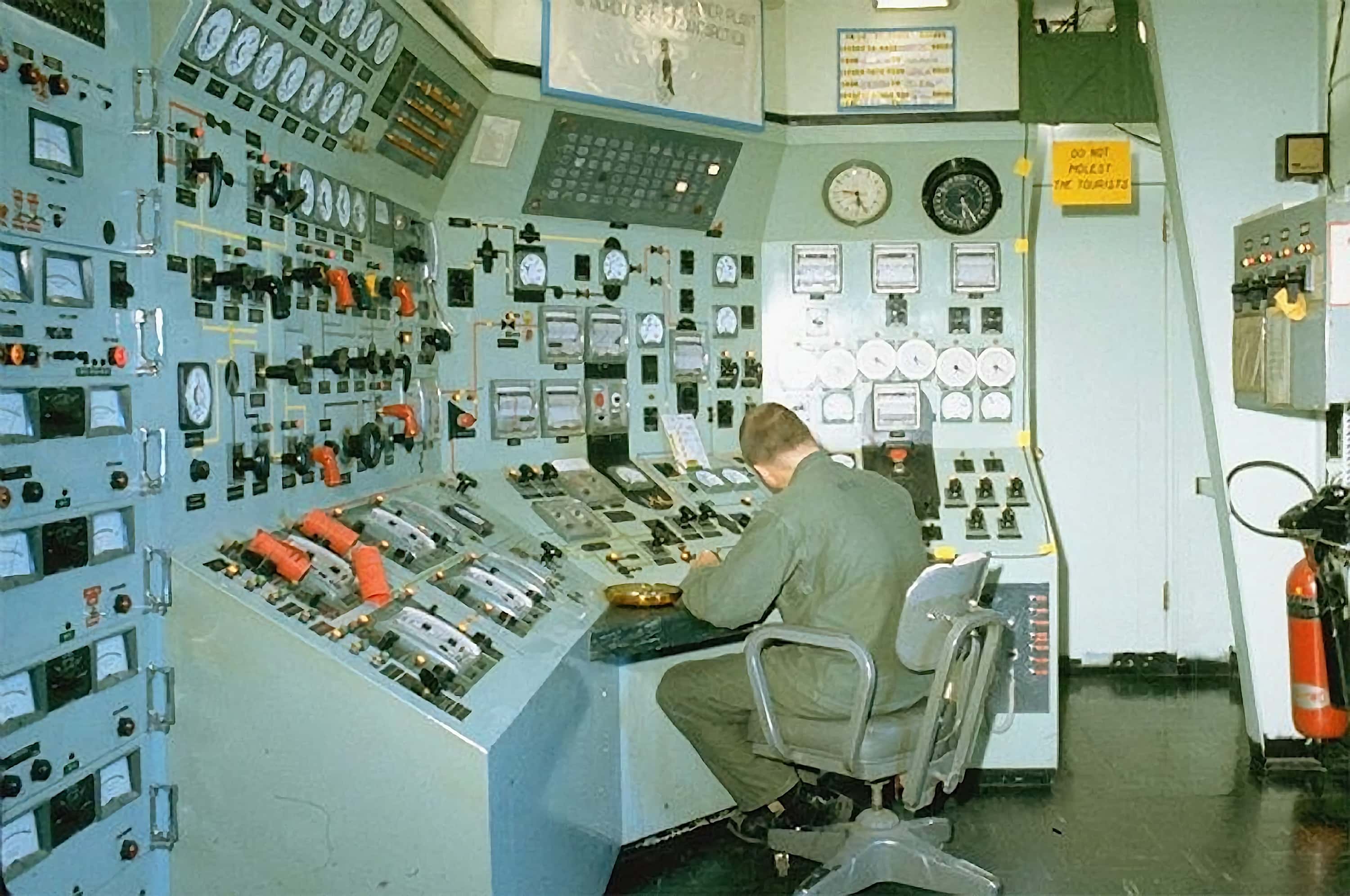 The control room of PM 3a Nukey Poo in 1965